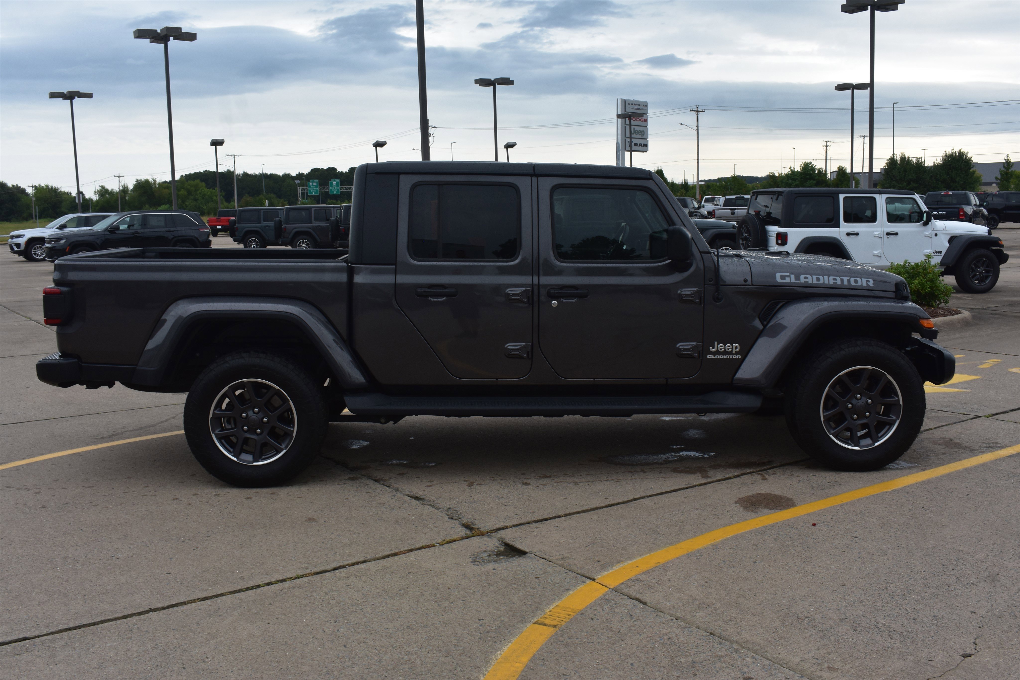 2020 Jeep Gladiator Overland photo 3