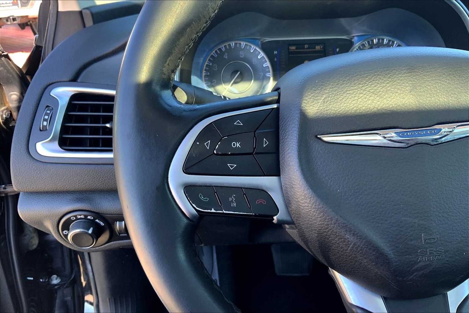 2016 Chrysler 200 Limited photo 23