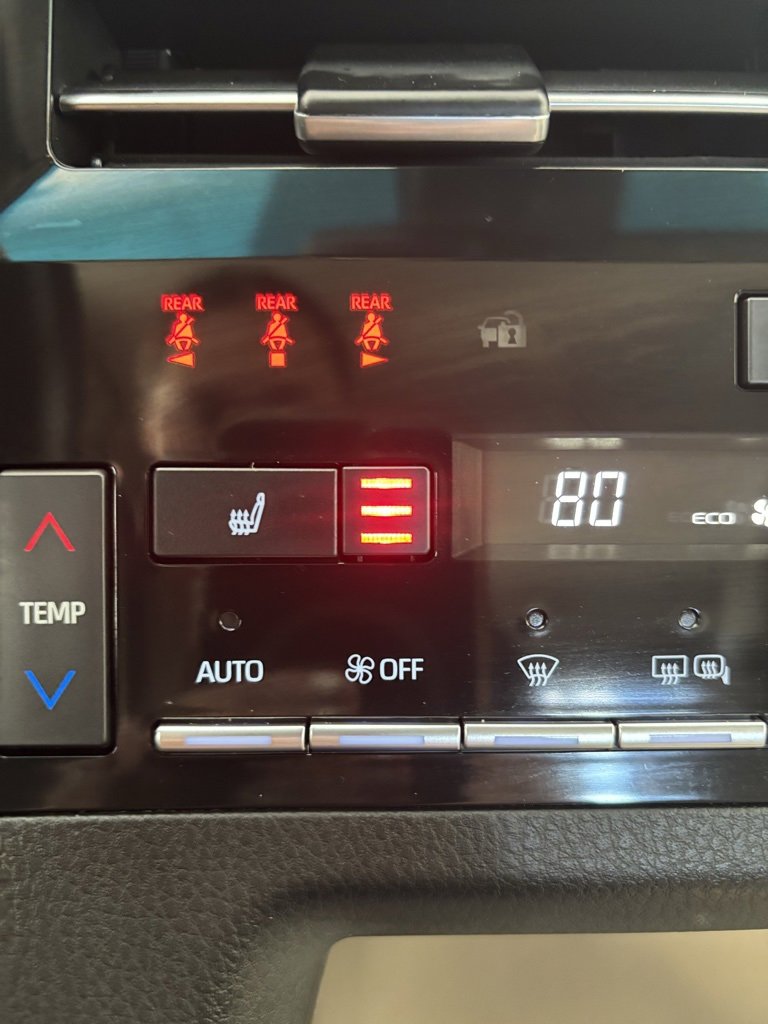 2021 Toyota Avalon XLE photo 4