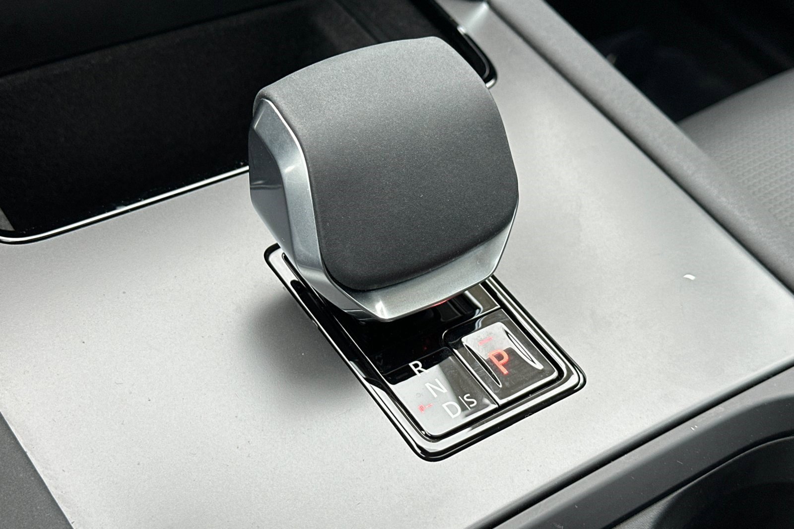 2024 Land Rover Discovery Sport S photo 20