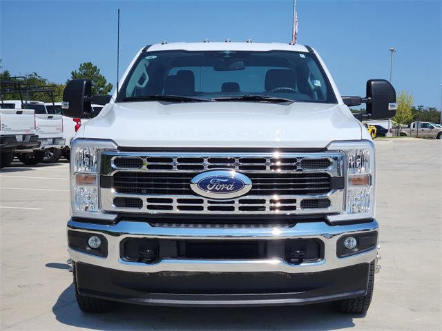 2023 Ford F-350 XLT photo 2