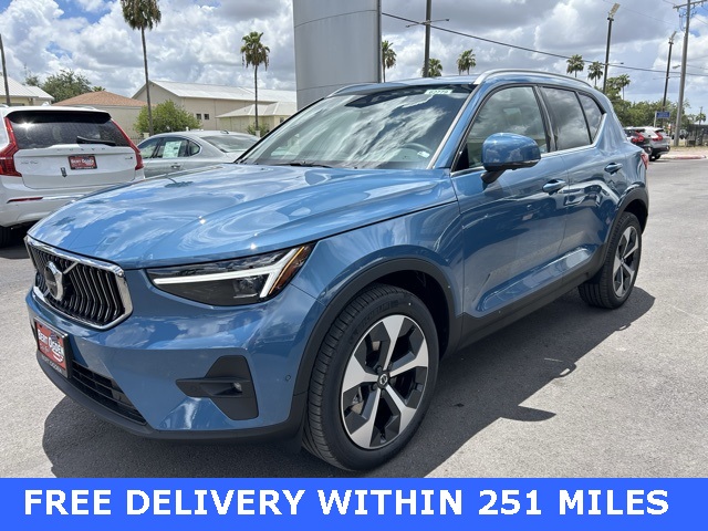 2025 Volvo XC40 AWD Plus photo 3