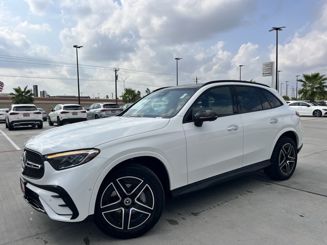 2026 Mercedes Benz GLC 300 photo 3