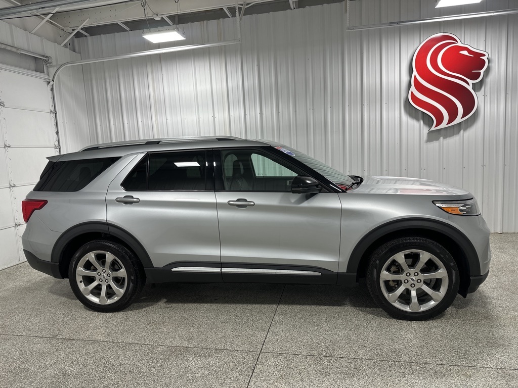 2020 Ford Explorer Platinum's photo