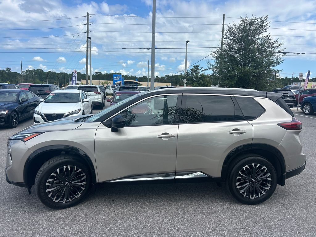 2026 Nissan Rogue Platinum photo 2