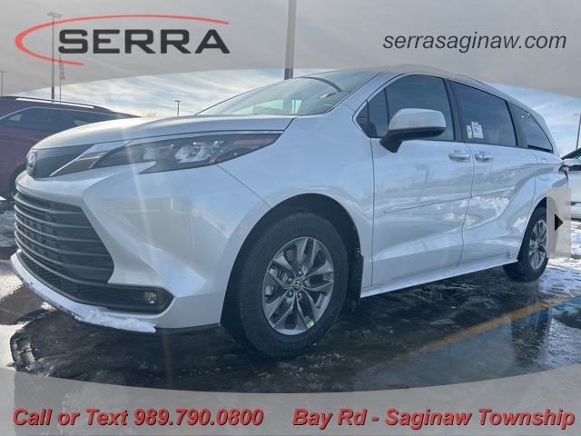 2026 Toyota Sienna XLE's photo