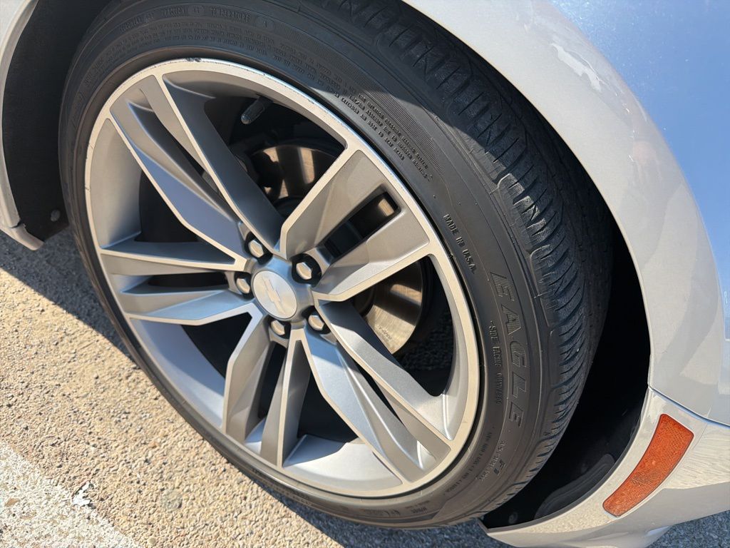 2018 Chevrolet Camaro 1LT photo 9