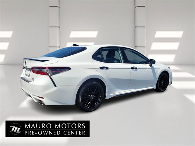 2021 Toyota Camry SE photo 3