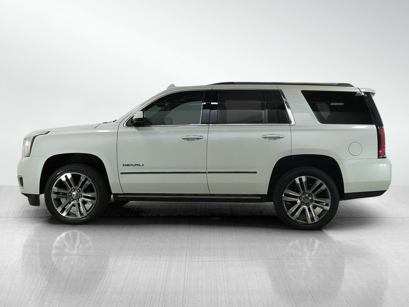 Used 2018 GMC Yukon Denali with VIN 1GKS2CKJ7JR142096 for sale in Burnsville, Minnesota