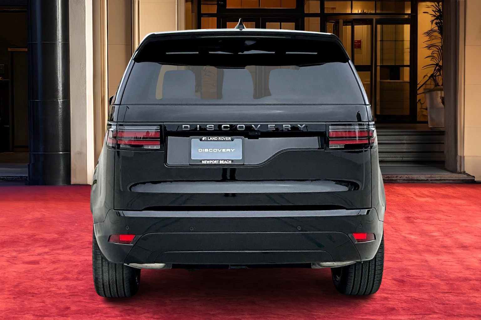 2025 Land Rover Discovery P360 Dynamic SE photo 4