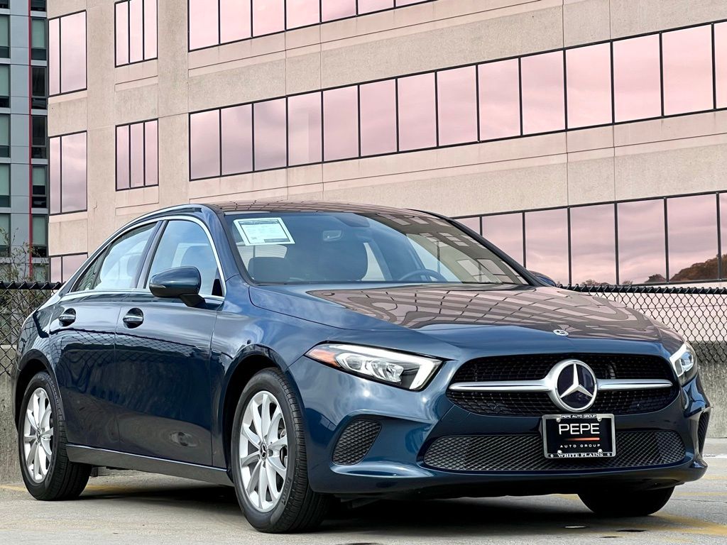 2022 Mercedes-Benz A-Class A220's photo