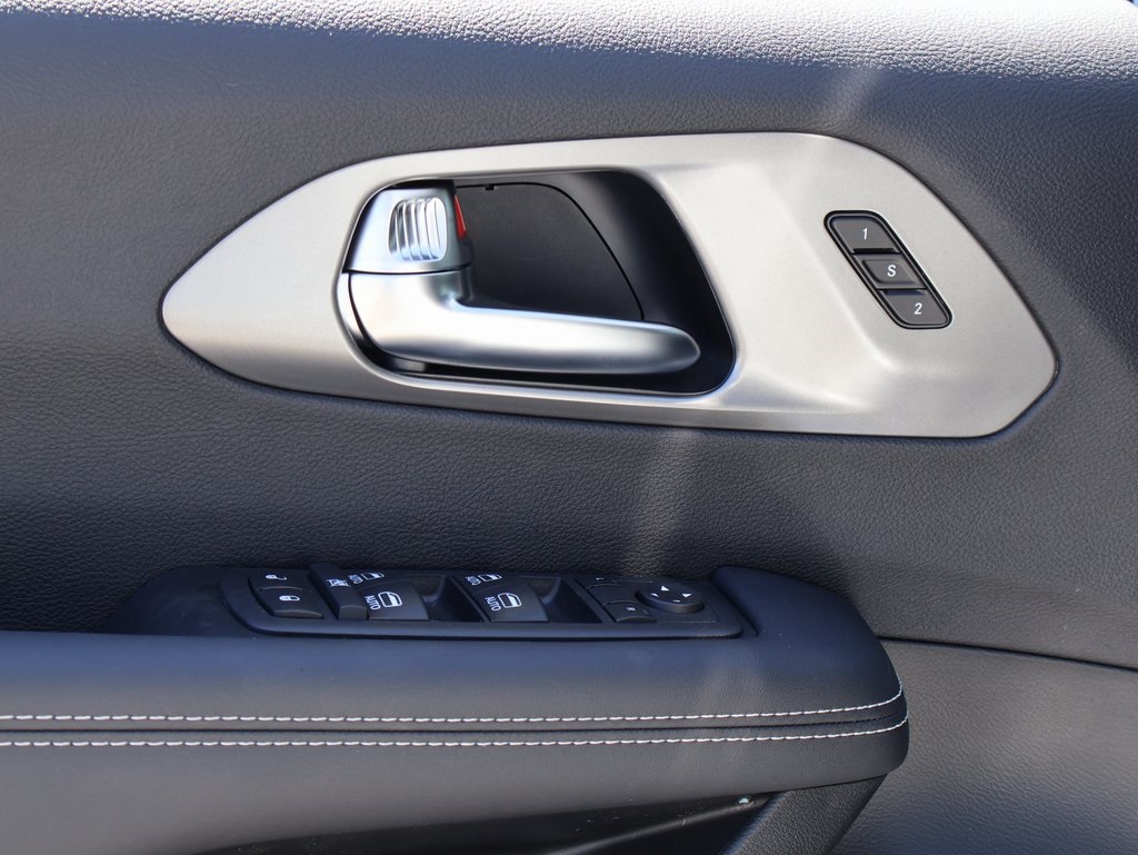 2026 Chrysler Pacifica photo 20