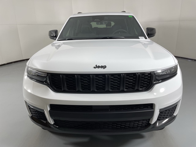 2025 Jeep Grand Cherokee Limited photo 2