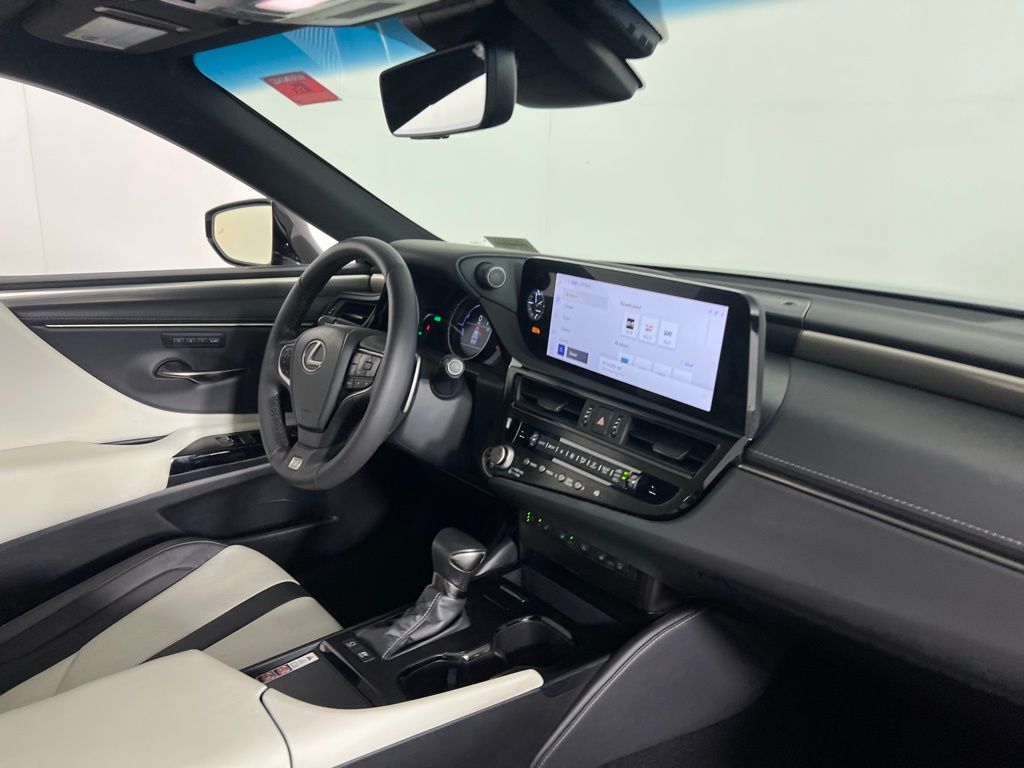 2023 Lexus ES 300h photo 29