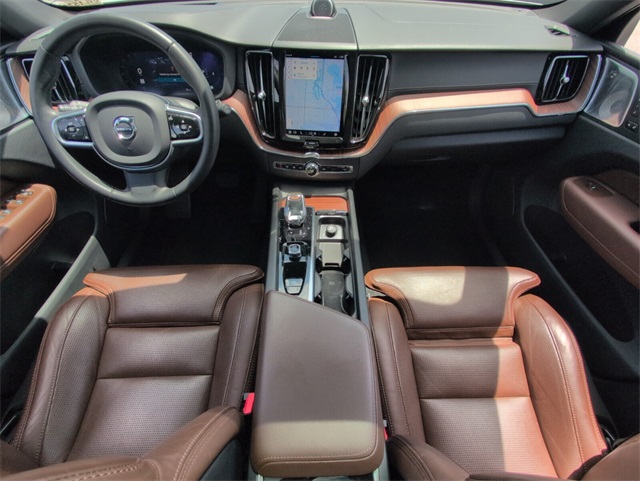 2023 Volvo XC60 B5 Ultimate photo 9