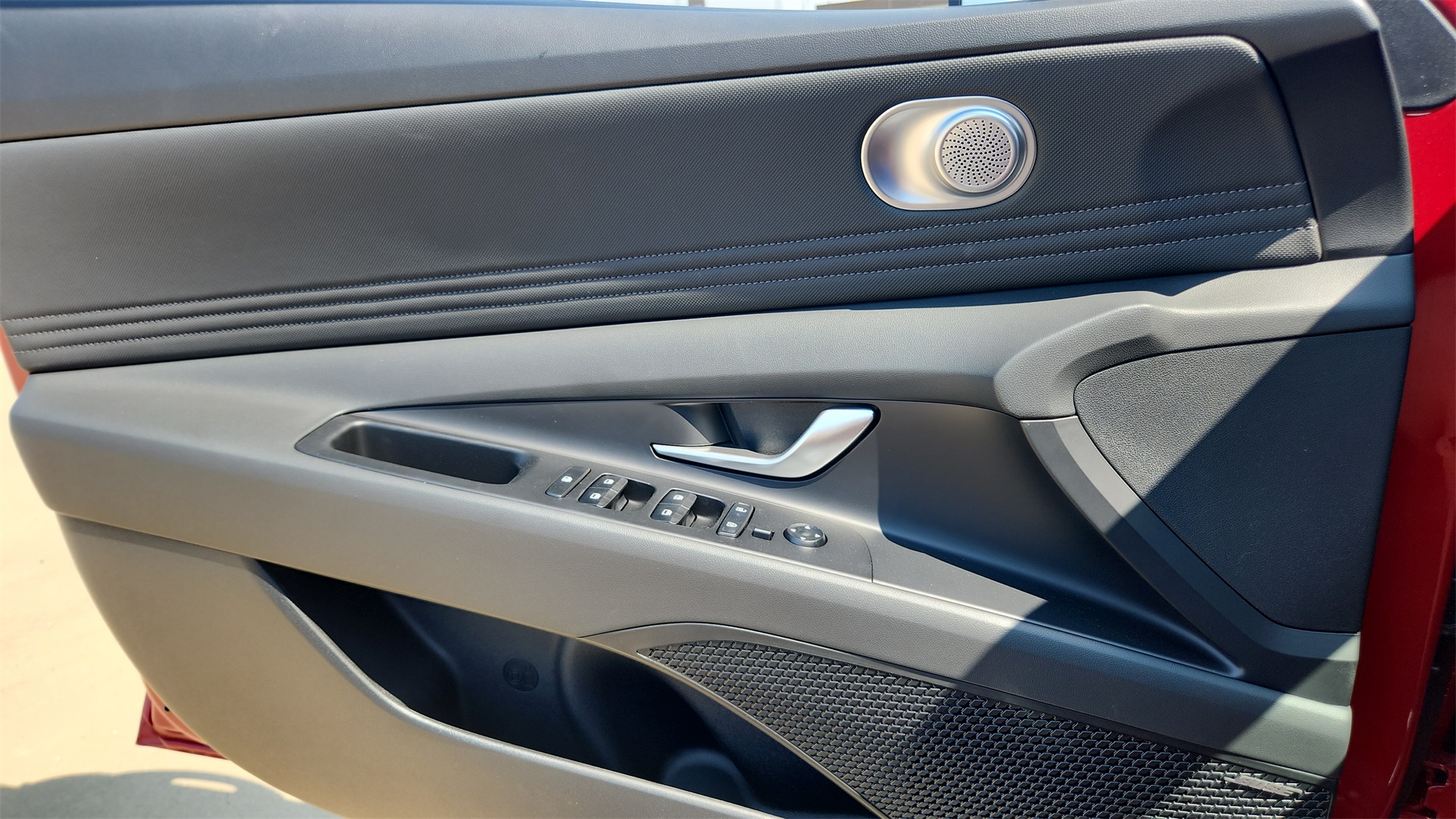 2025 Hyundai Elantra Limited photo 25