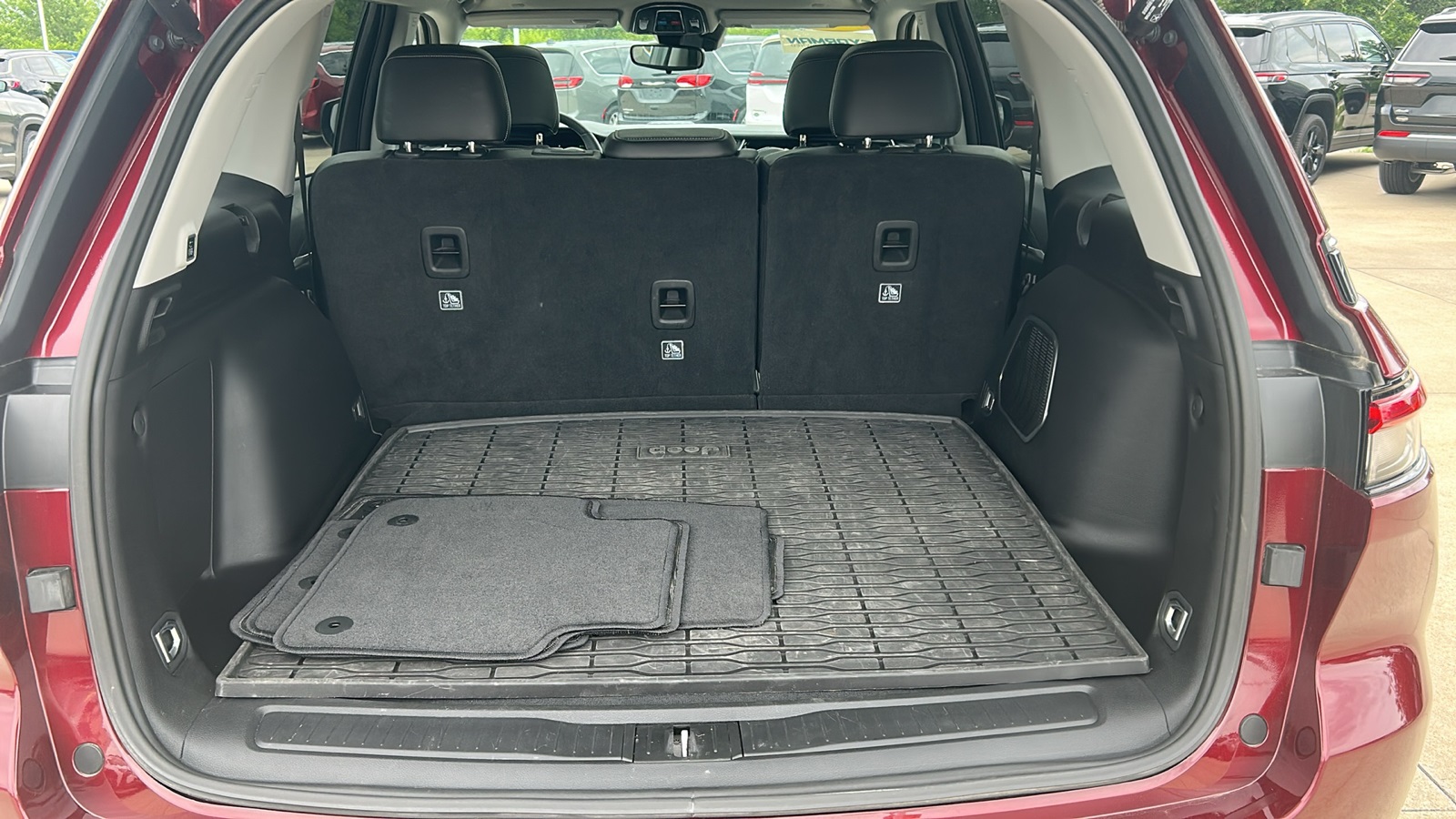 2023 Jeep Cherokee Base photo 28