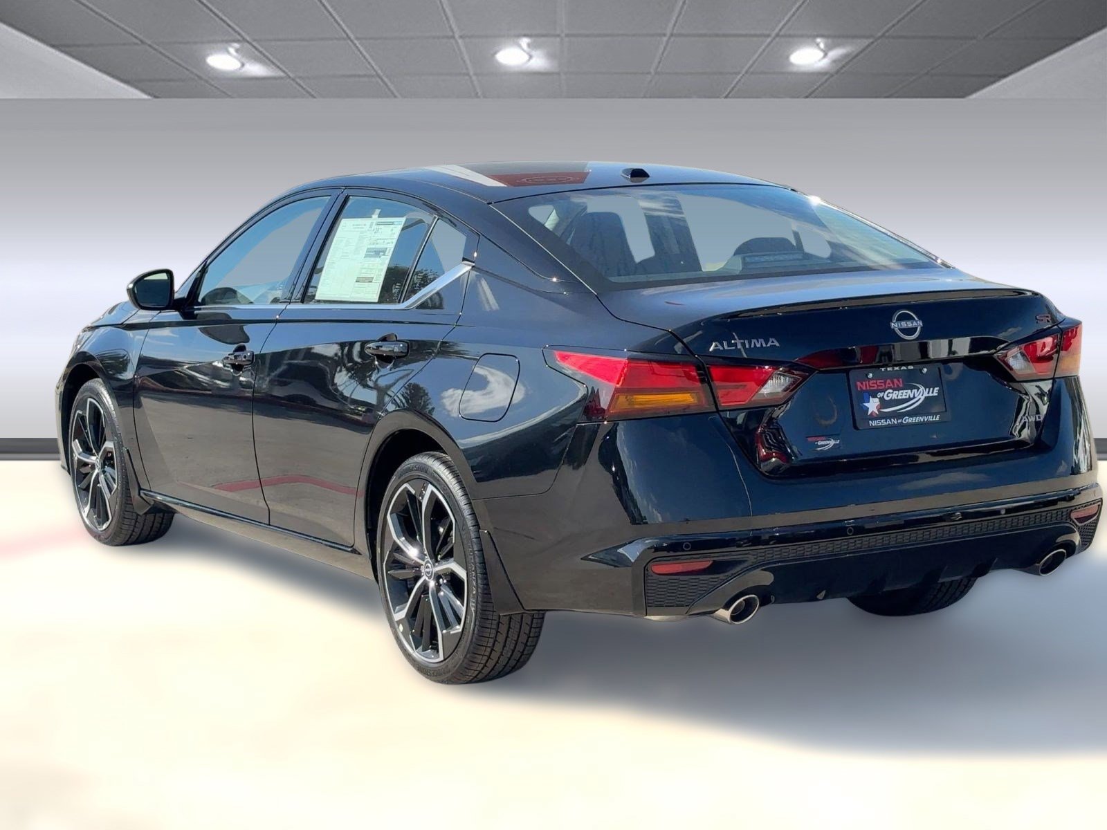 2025 Nissan Altima SR photo 3