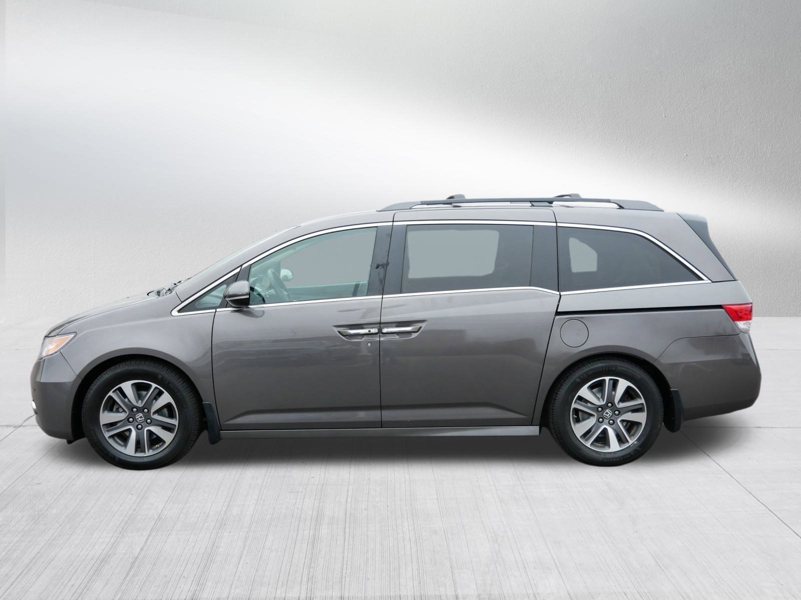 2016 Honda Odyssey Touring photo 4