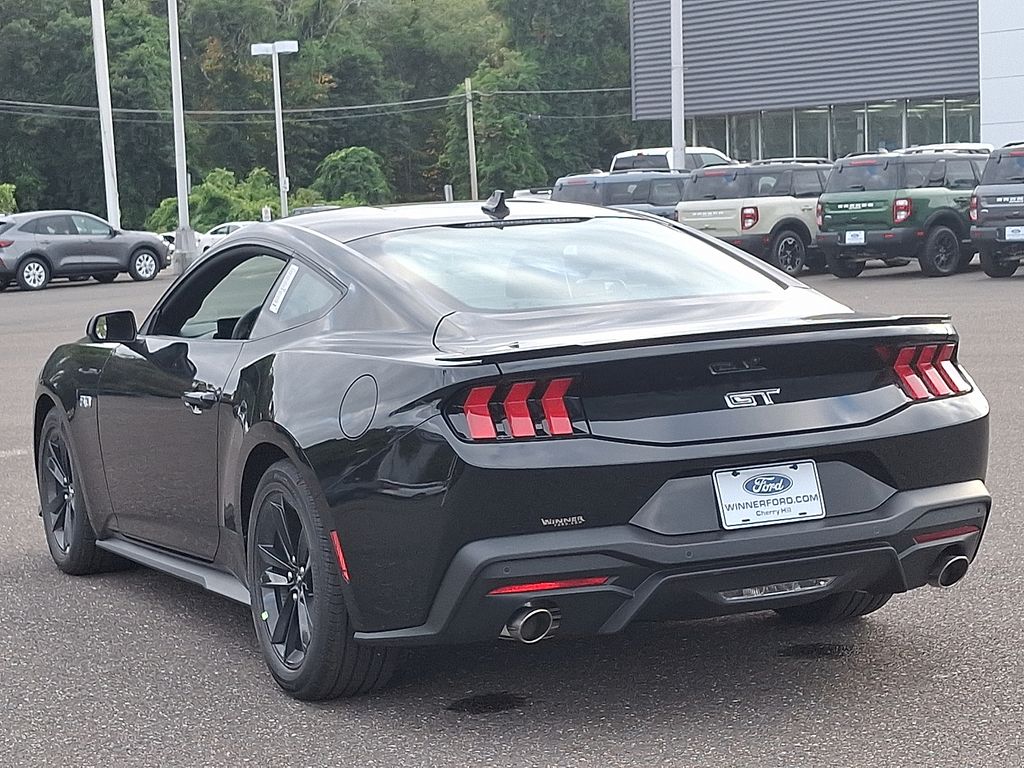 2025 Ford Mustang GT photo 3