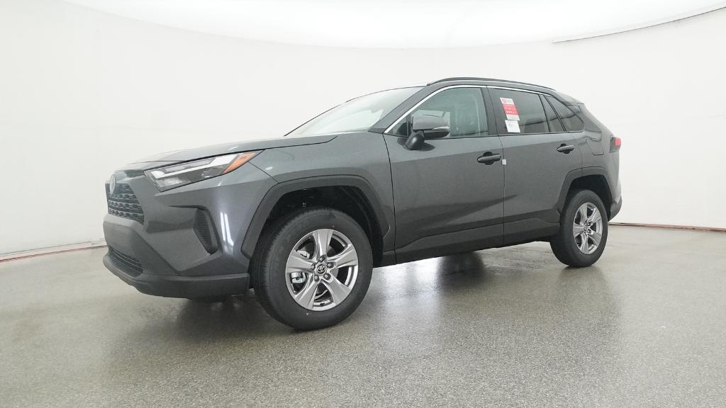 2025 Toyota RAV4 XLE photo 6