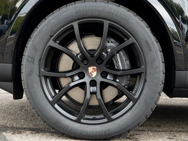 2026 Porsche Cayenne Coupe photo 7