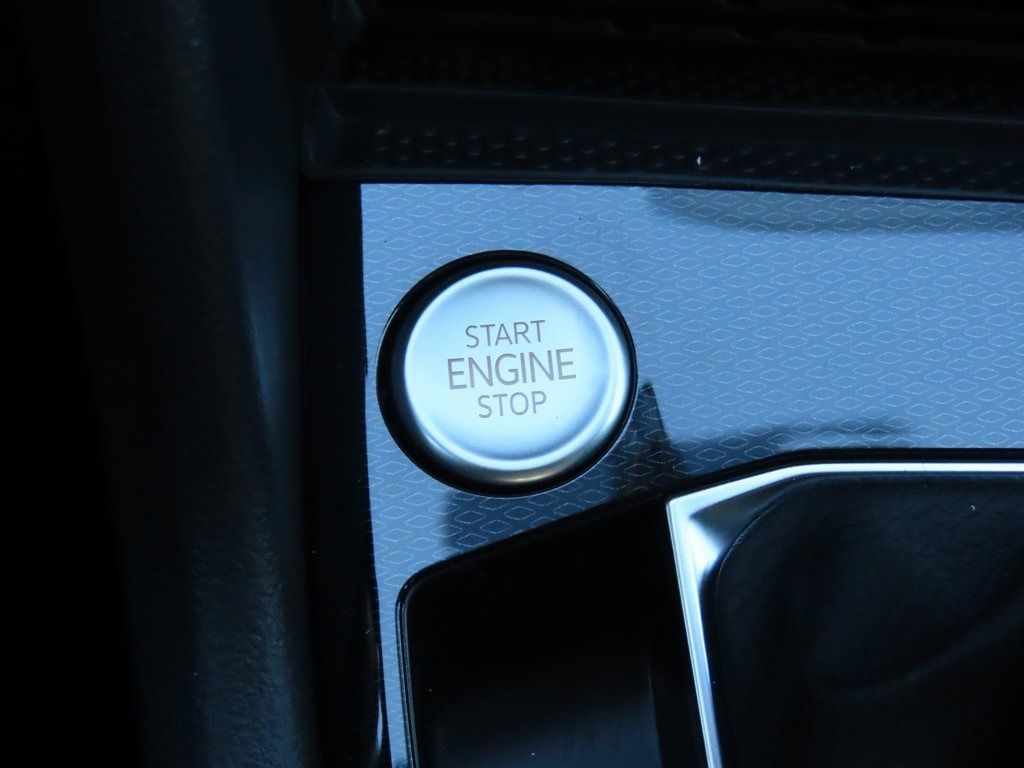 2025 Volkswagen Taos SE photo 25
