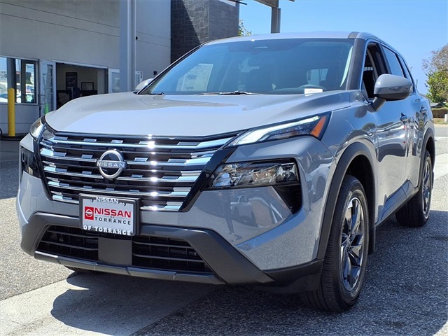 2026 Nissan Rogue SV photo 2