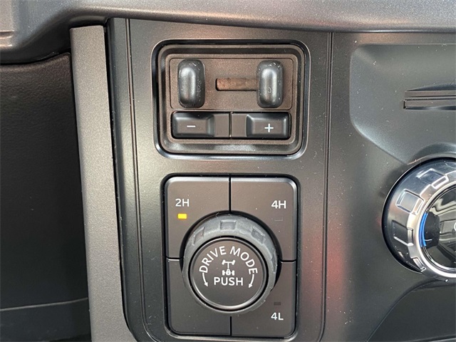 2025 Ford F-150 XLT photo 16