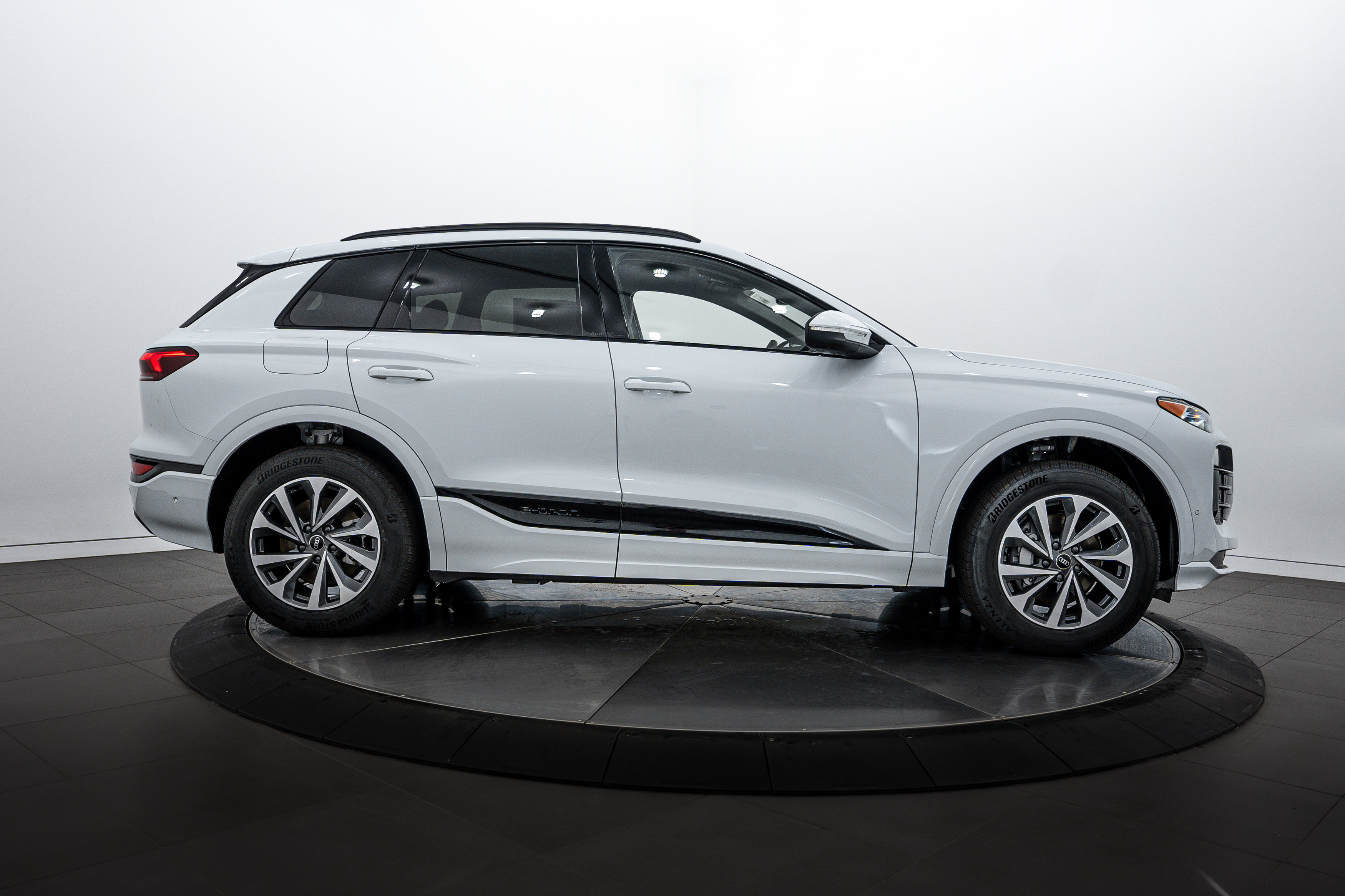 2025 Audi Q6 E-tron Premium photo 3