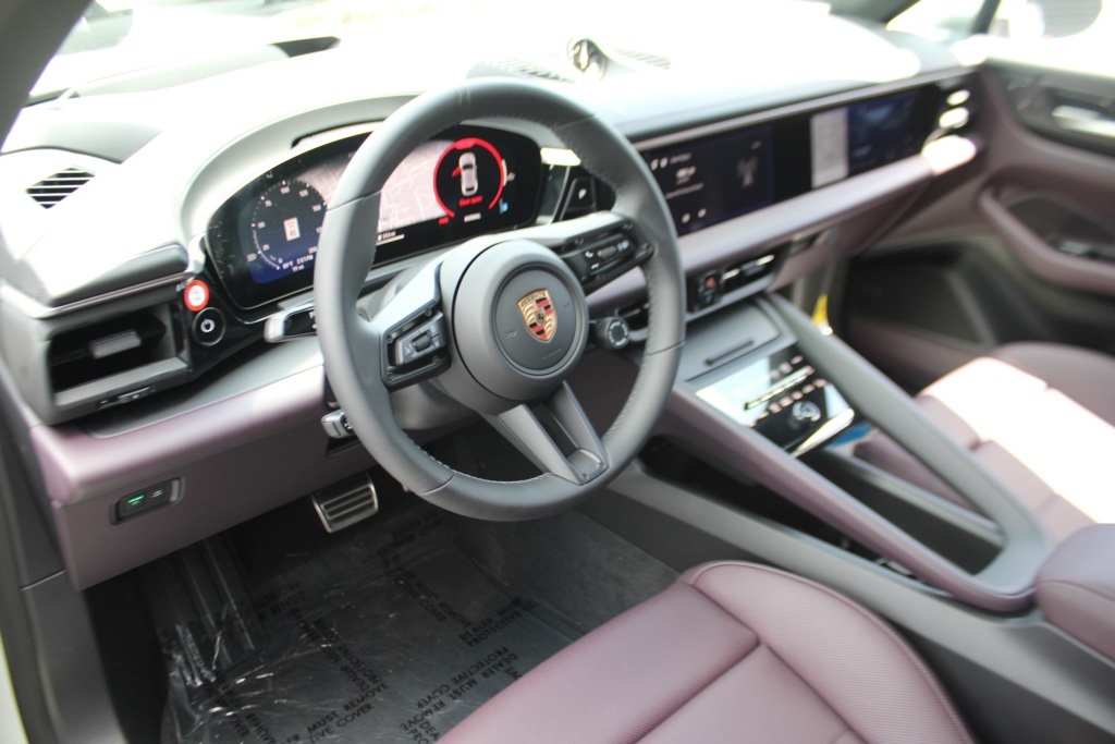 2025 Porsche Macan Electric photo 4