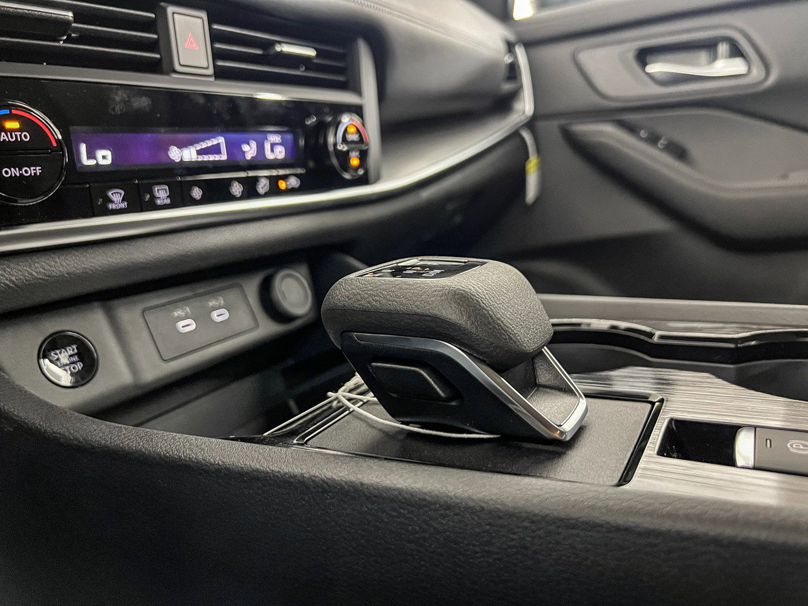 2025 Nissan Rogue SV photo 18
