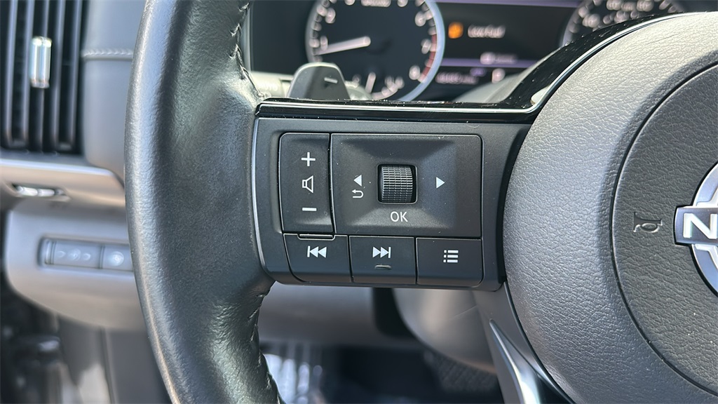 2022 Nissan Pathfinder SL photo 16