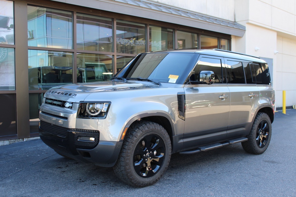 2025 Land Rover Defender 110 S photo 2