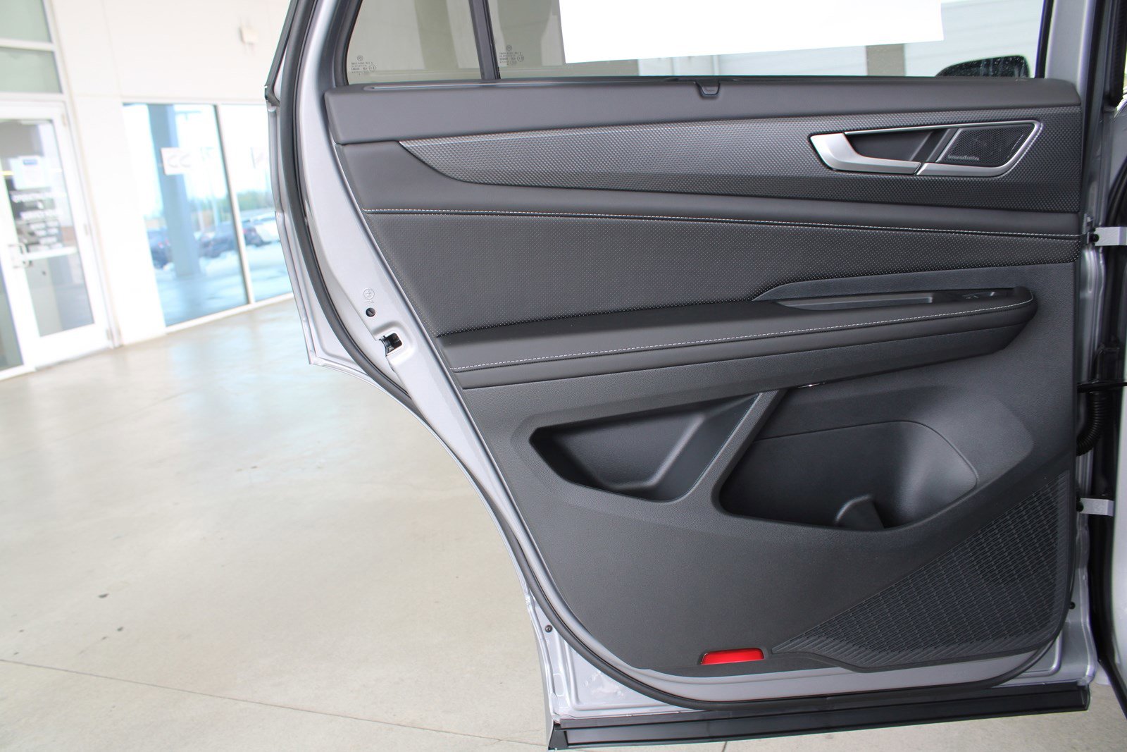 2025 Volkswagen Atlas Cross Sport SEL Premium R-Line photo 15
