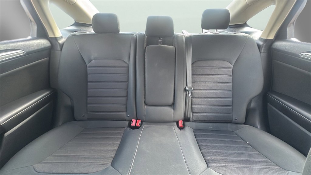 2020 Ford Fusion Hybrid SE photo 12