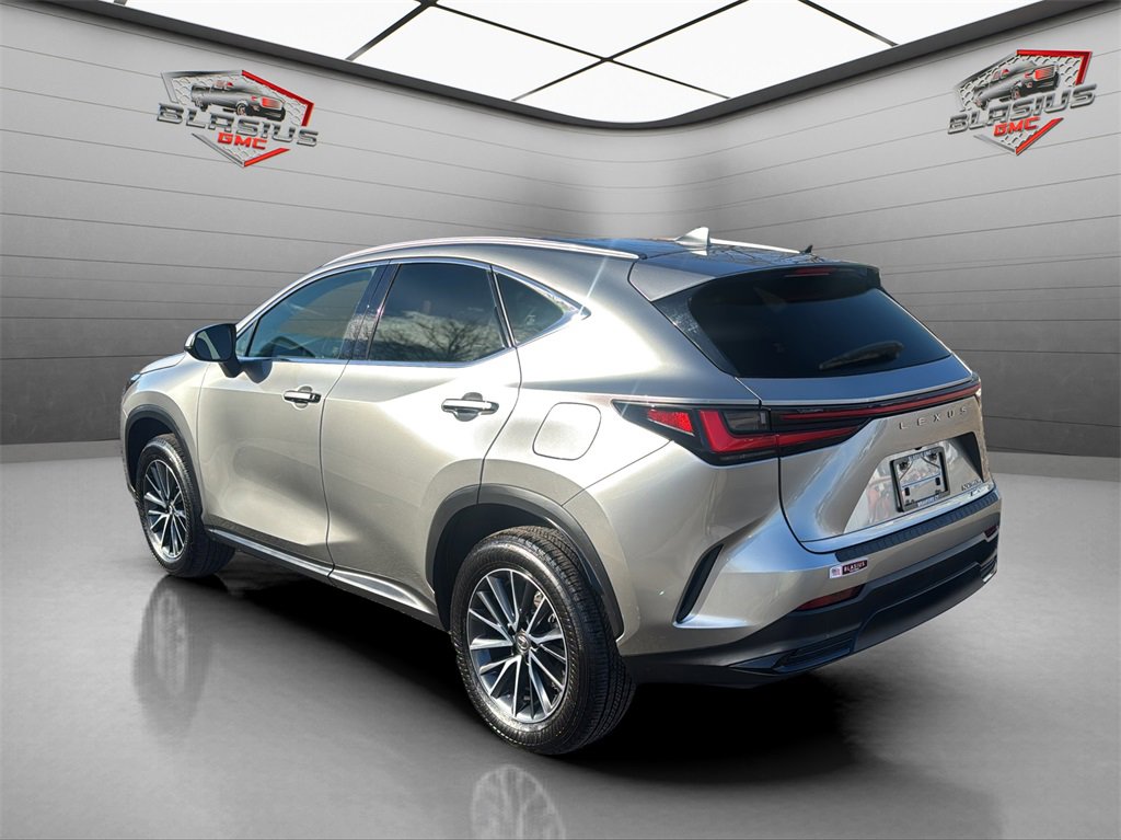 2022 Lexus NX 350h AWD photo 3