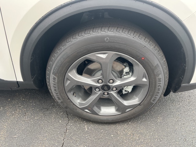 2026 Ford Escape ST-Line photo 4