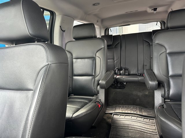 2017 Chevrolet Suburban LT photo 5