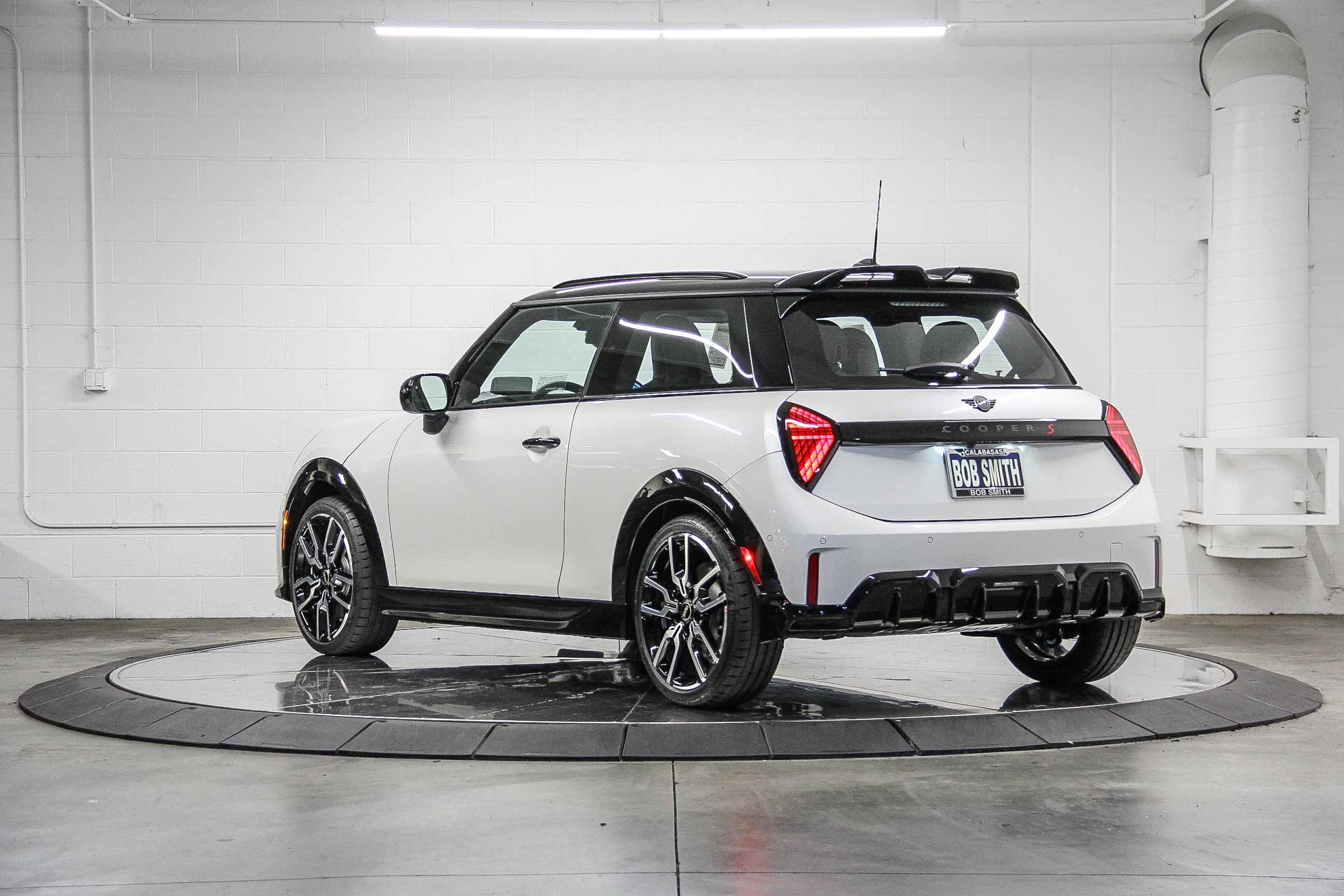2026 Mini Cooper Hardtop S 2 Door Iconic photo 4