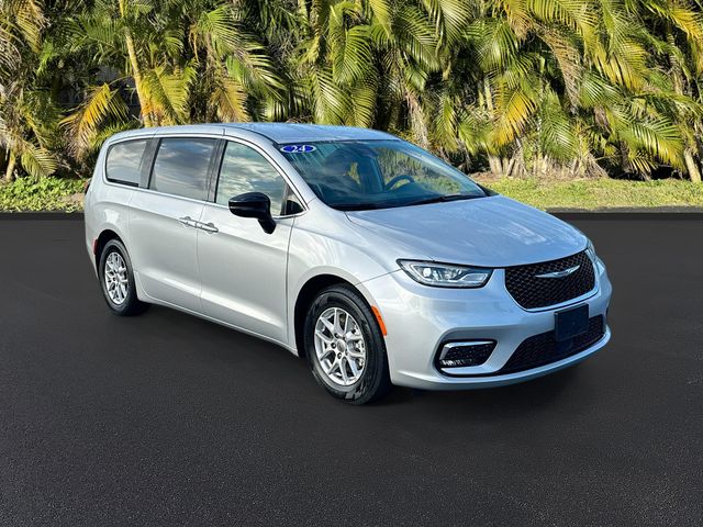 2024 Chrysler Pacifica Touring L photo 2