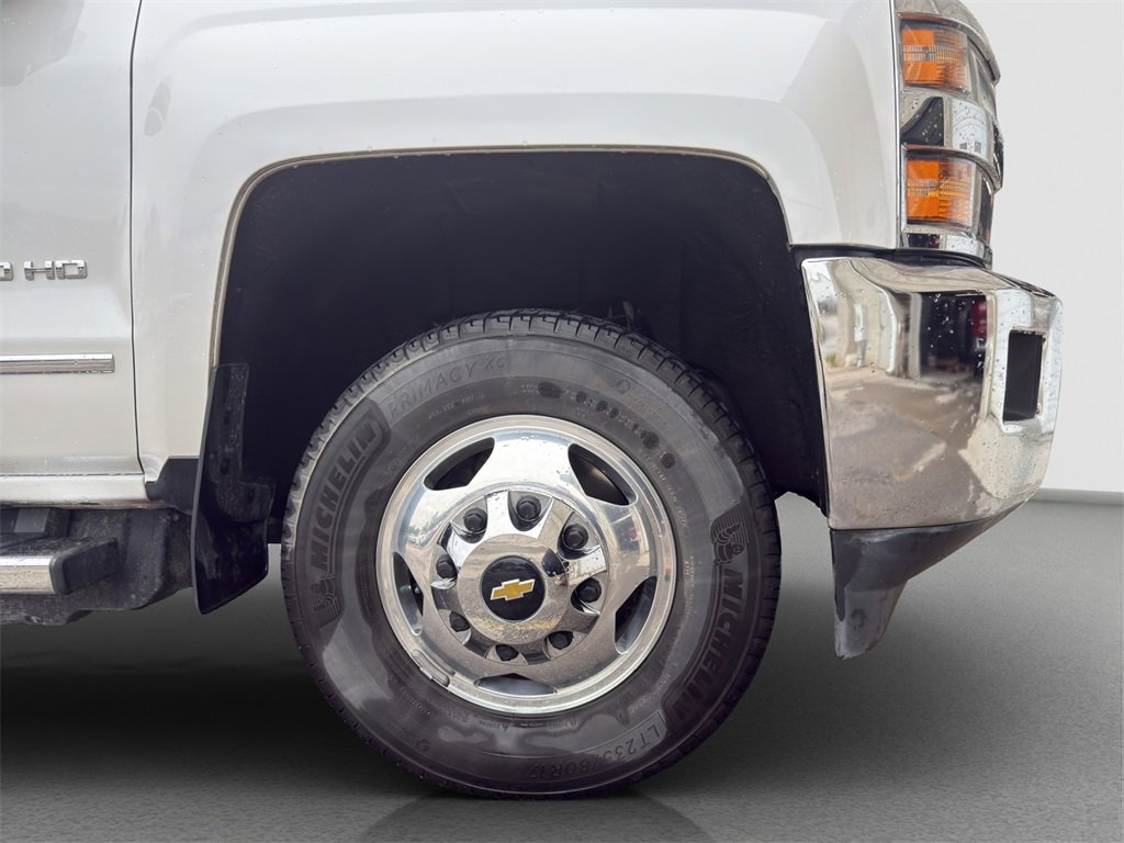 2018 Chevrolet Silverado 3500HD LTZ photo 2