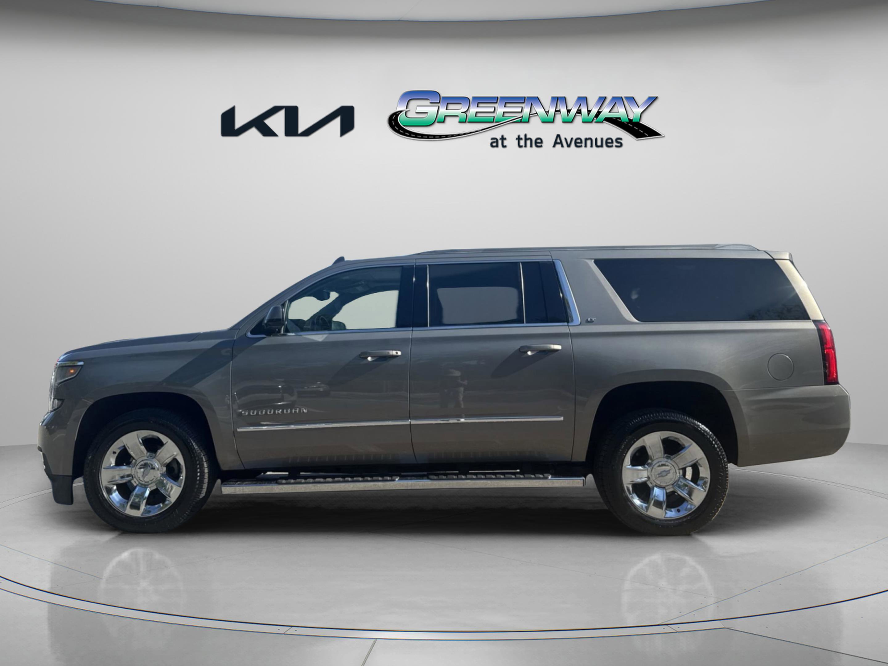 2018 Chevrolet Suburban LT photo 2
