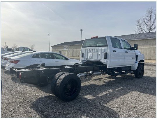 2024 Chevrolet Silverado 5500HD LT photo 4