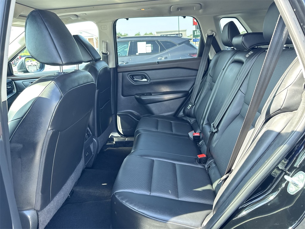 2023 Nissan Rogue SV photo 28