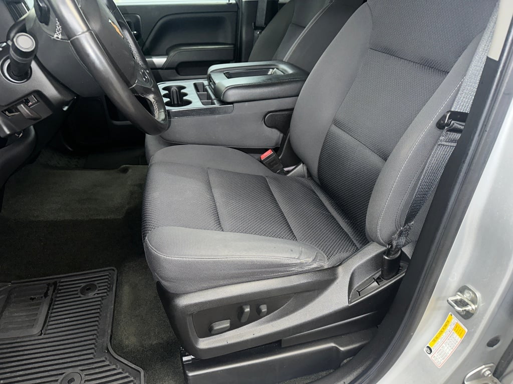 2018 Chevrolet Silverado 1500 LT photo 2