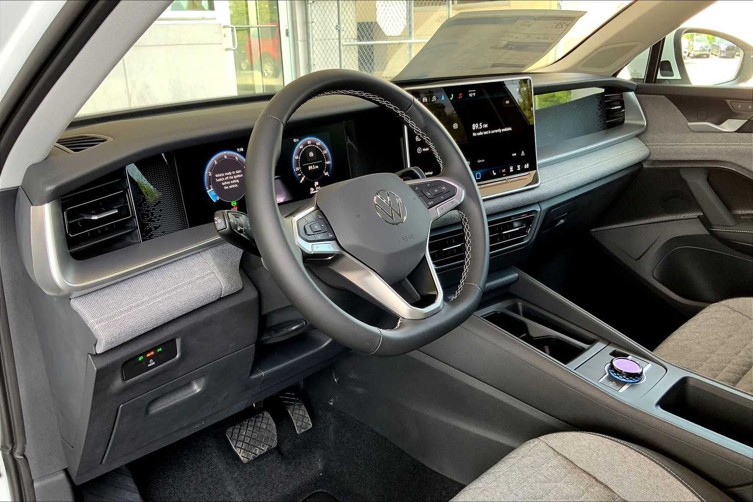 2025 Volkswagen Tiguan S photo 8