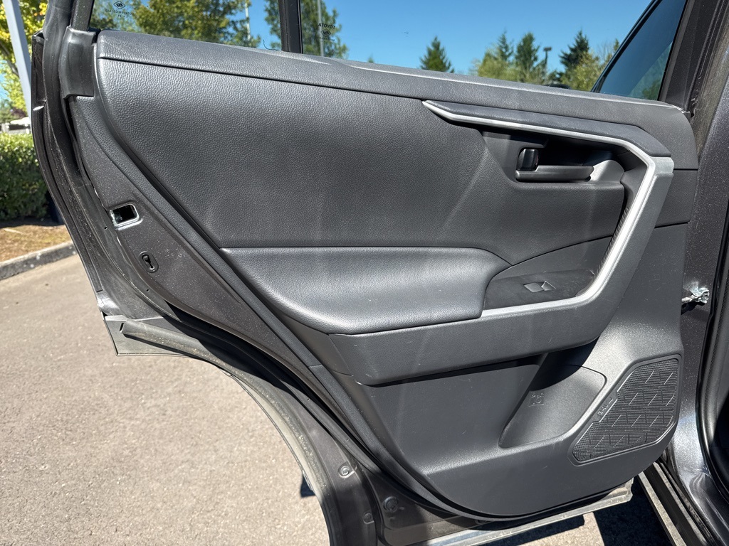 2021 Toyota RAV4 Hybrid LE photo 16