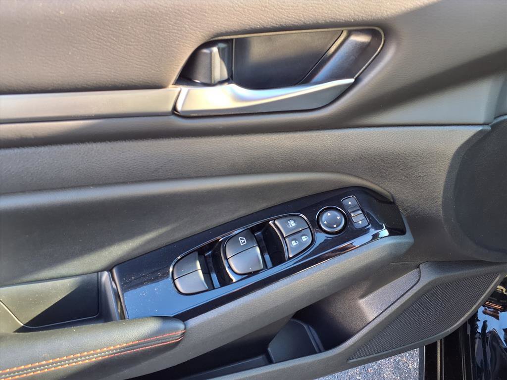 2024 Nissan Altima 2.5 SR photo 13