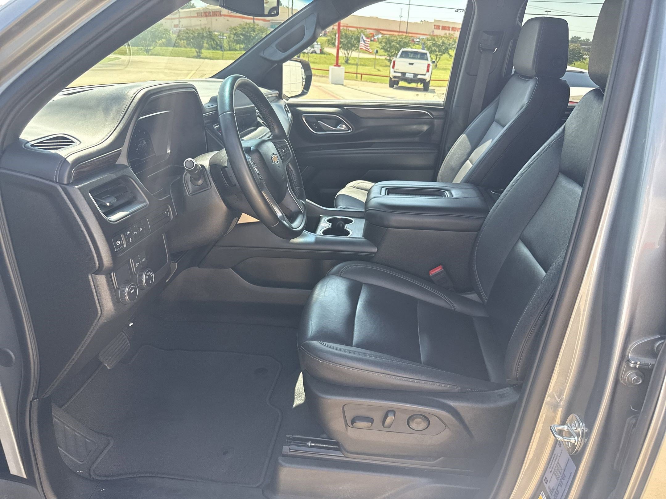 2024 Chevrolet Tahoe LT photo 3